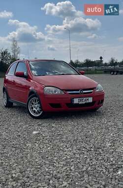 Хэтчбек Opel Corsa 2005 в 