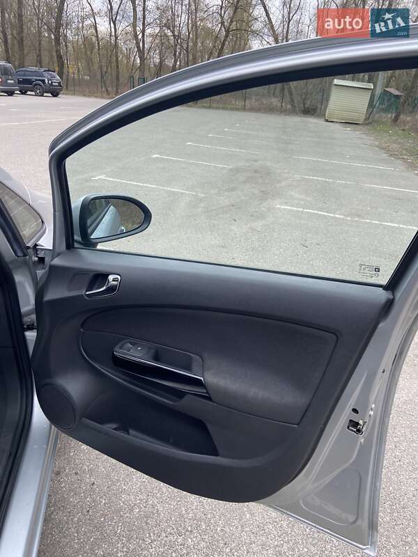 Хэтчбек Opel Corsa 2013 в Чернигове