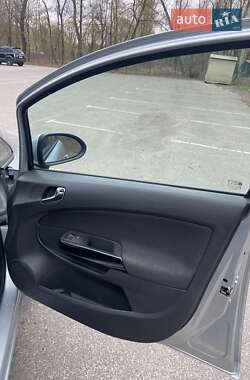 Хэтчбек Opel Corsa 2013 в 