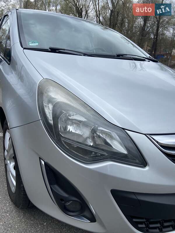 Хэтчбек Opel Corsa 2013 в Чернигове
