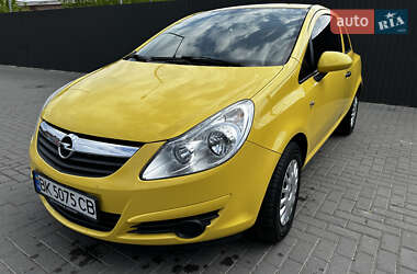 Хэтчбек Opel Corsa 2010 в Сарнах
