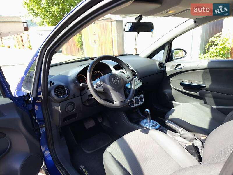 Хэтчбек Opel Corsa 2008 в Киеве