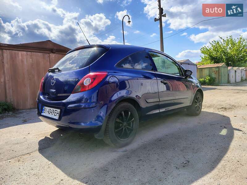 Хэтчбек Opel Corsa 2008 в Киеве