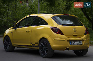 Хэтчбек Opel Corsa 2010 в 