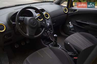 Хэтчбек Opel Corsa 2010 в 