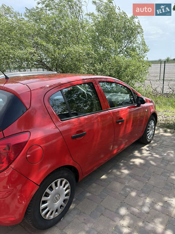 Хэтчбек Opel Corsa 2009 в Гайсине
