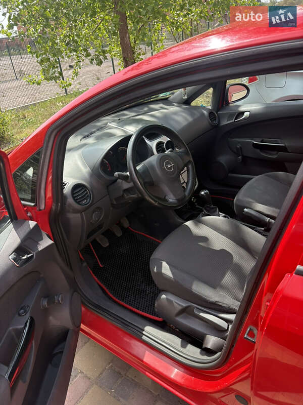 Хэтчбек Opel Corsa 2009 в Гайсине