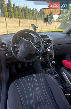 Хэтчбек Opel Corsa 2010 в 