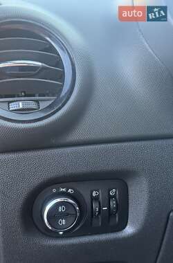 Хэтчбек Opel Corsa 2010 в 