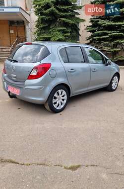 Хэтчбек Opel Corsa 2010 в 