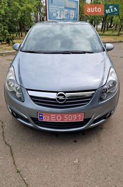 Хэтчбек Opel Corsa 2010 в 