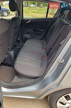 Хэтчбек Opel Corsa 2010 в 