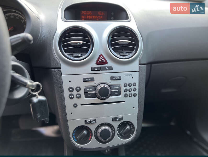Хэтчбек Opel Corsa 2012 в Сумах