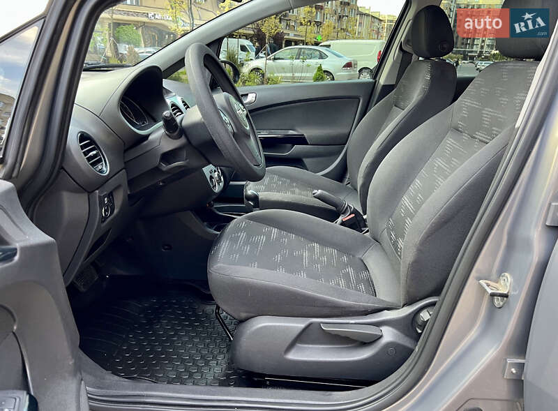 Хэтчбек Opel Corsa 2012 в Сумах