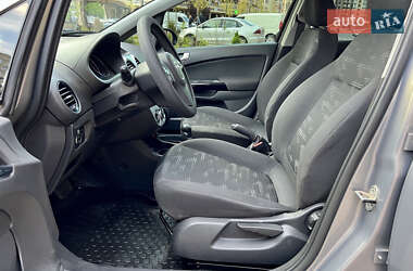 Хэтчбек Opel Corsa 2012 в 