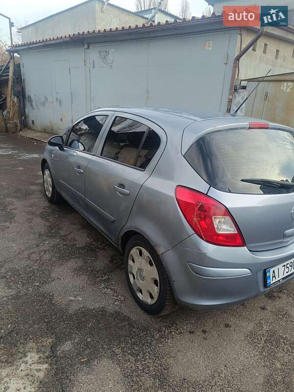 Хетчбек Opel Corsa 2006 в 