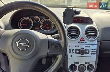 Хэтчбек Opel Corsa 2011 в 