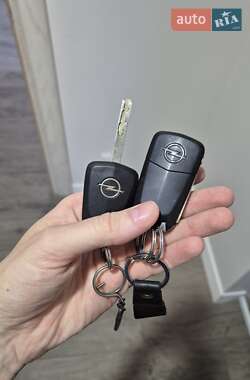 Хэтчбек Opel Corsa 2011 в 