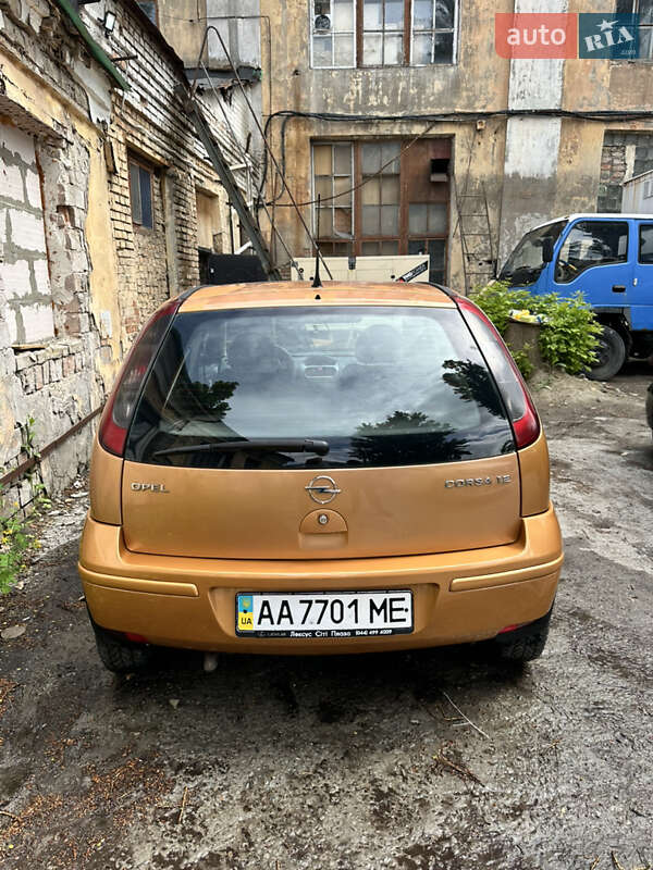 Хэтчбек Opel Corsa 2004 в Киеве
