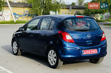 Хэтчбек Opel Corsa 2007 в 
