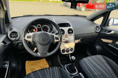 Хэтчбек Opel Corsa 2007 в 