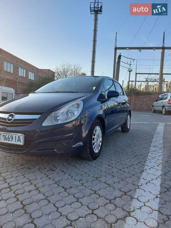 Хэтчбек Opel Corsa 2010 в Черновцах
