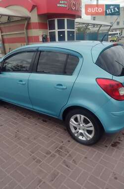 Хэтчбек Opel Corsa 2010 в 