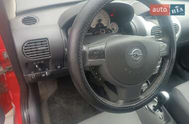 Хетчбек Opel Corsa 2005 в 