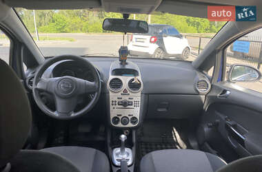 Хэтчбек Opel Corsa 2009 в 