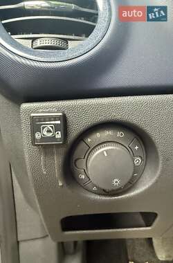 Хэтчбек Opel Corsa 2009 в 