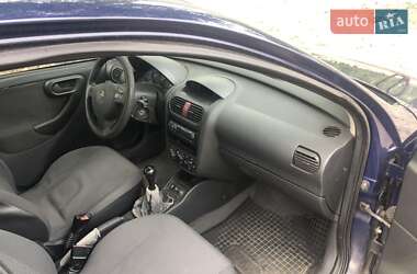 Хетчбек Opel Corsa 2003 в 
