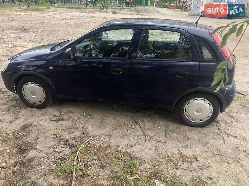 Хэтчбек Opel Corsa 2003 в Киеве