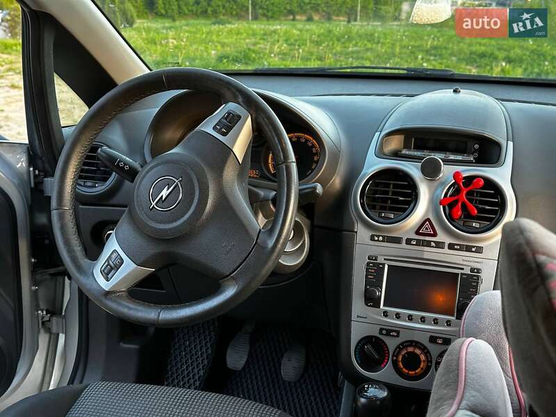 Хетчбек Opel Corsa 2012 в Львові