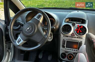 Хетчбек Opel Corsa 2012 в 