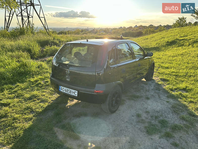 Хэтчбек Opel Corsa 2001 в Ужгороде