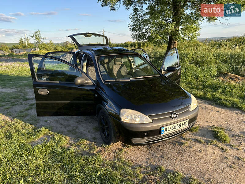 Хэтчбек Opel Corsa 2001 в Ужгороде