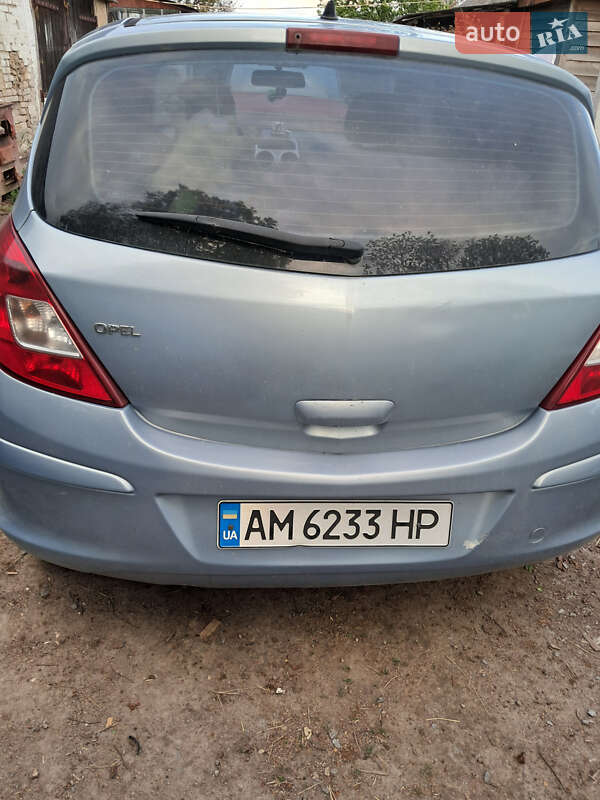 Хетчбек Opel Corsa 2007 в Романіву
