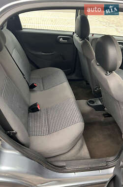Хэтчбек Opel Corsa 2003 в 