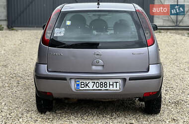 Хэтчбек Opel Corsa 2005 в 