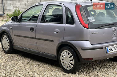 Хэтчбек Opel Corsa 2005 в 