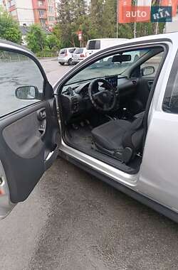 Хэтчбек Opel Corsa 2003 в 