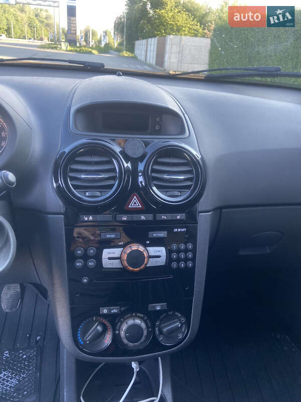 Хэтчбек Opel Corsa 2010 в Днепре