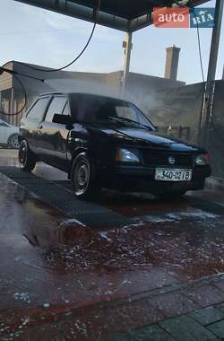 Хэтчбек Opel Corsa 1988 в 