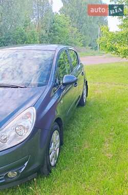 Хэтчбек Opel Corsa 2007 в 