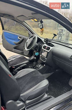 Хетчбек Opel Corsa 2003 в 
