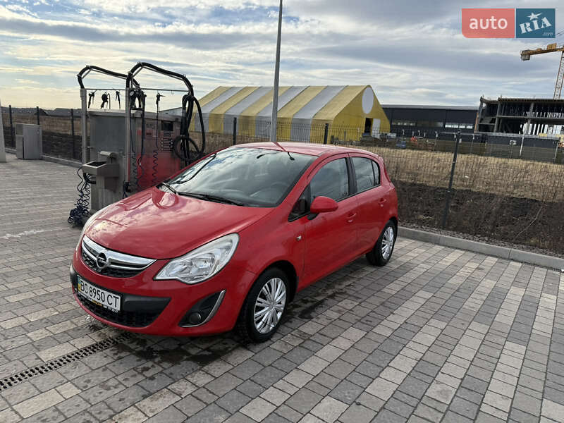 Хэтчбек Opel Corsa 2012 в Львове