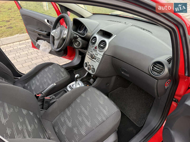 Хэтчбек Opel Corsa 2012 в Львове