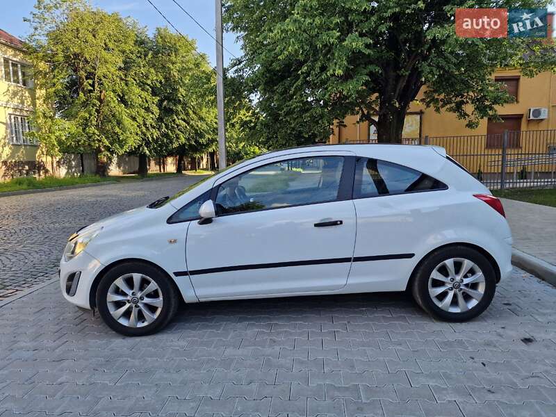Хэтчбек Opel Corsa 2011 в Мукачево