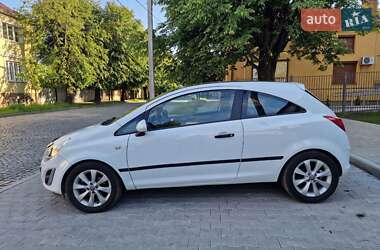 Хэтчбек Opel Corsa 2011 в 