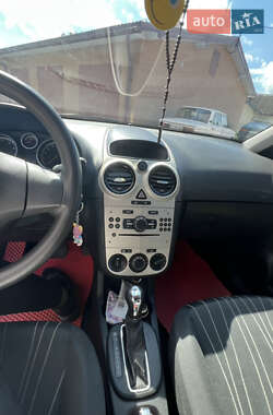 Хетчбек Opel Corsa 2007 в 
